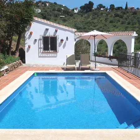 Lantana Villa Sayalonga